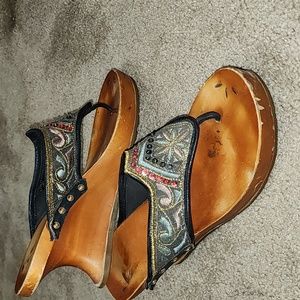 Report Wood Wedge Sandles Size 10